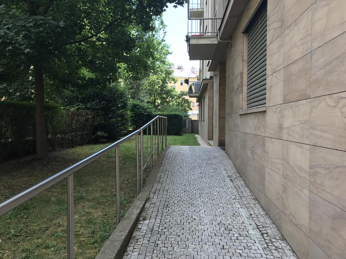 Beautiful Apartment In Central Residence Prague Exterior photo