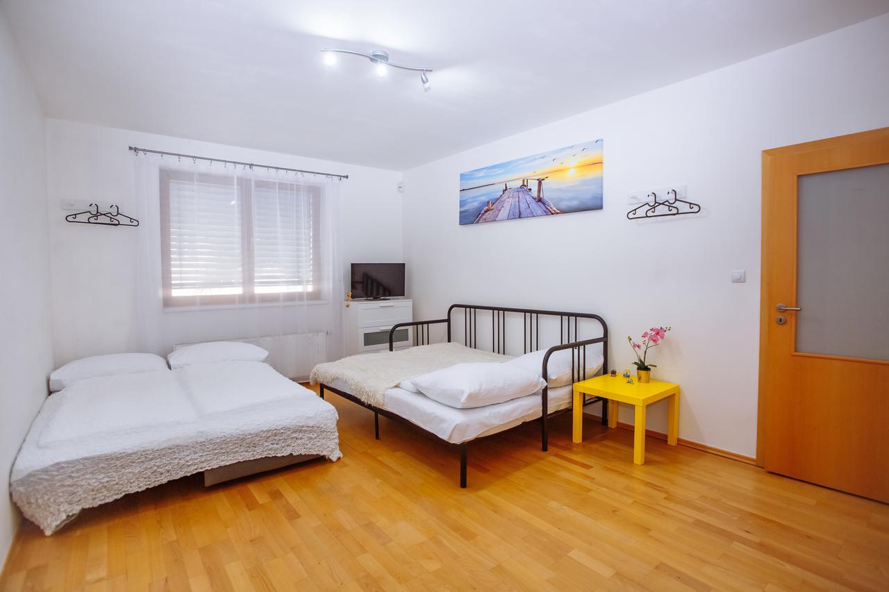 Beautiful Apartment In Central Residence Prague Exterior photo