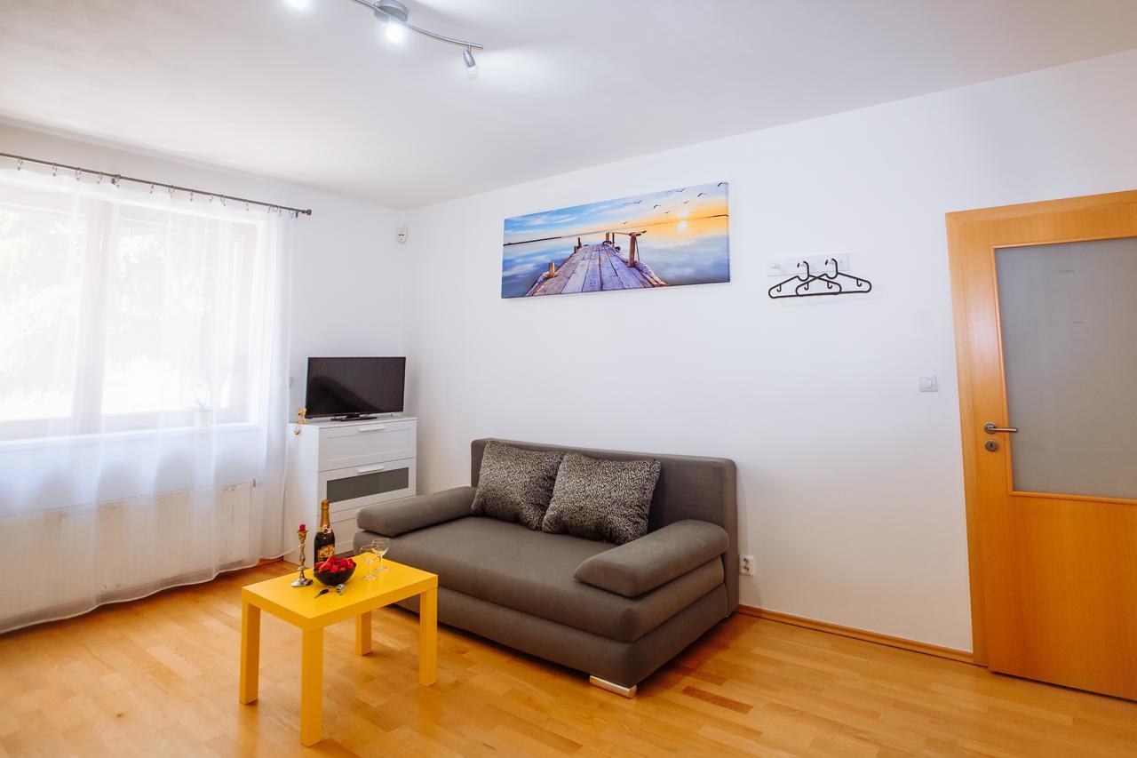 Beautiful Apartment In Central Residence Prague Exterior photo