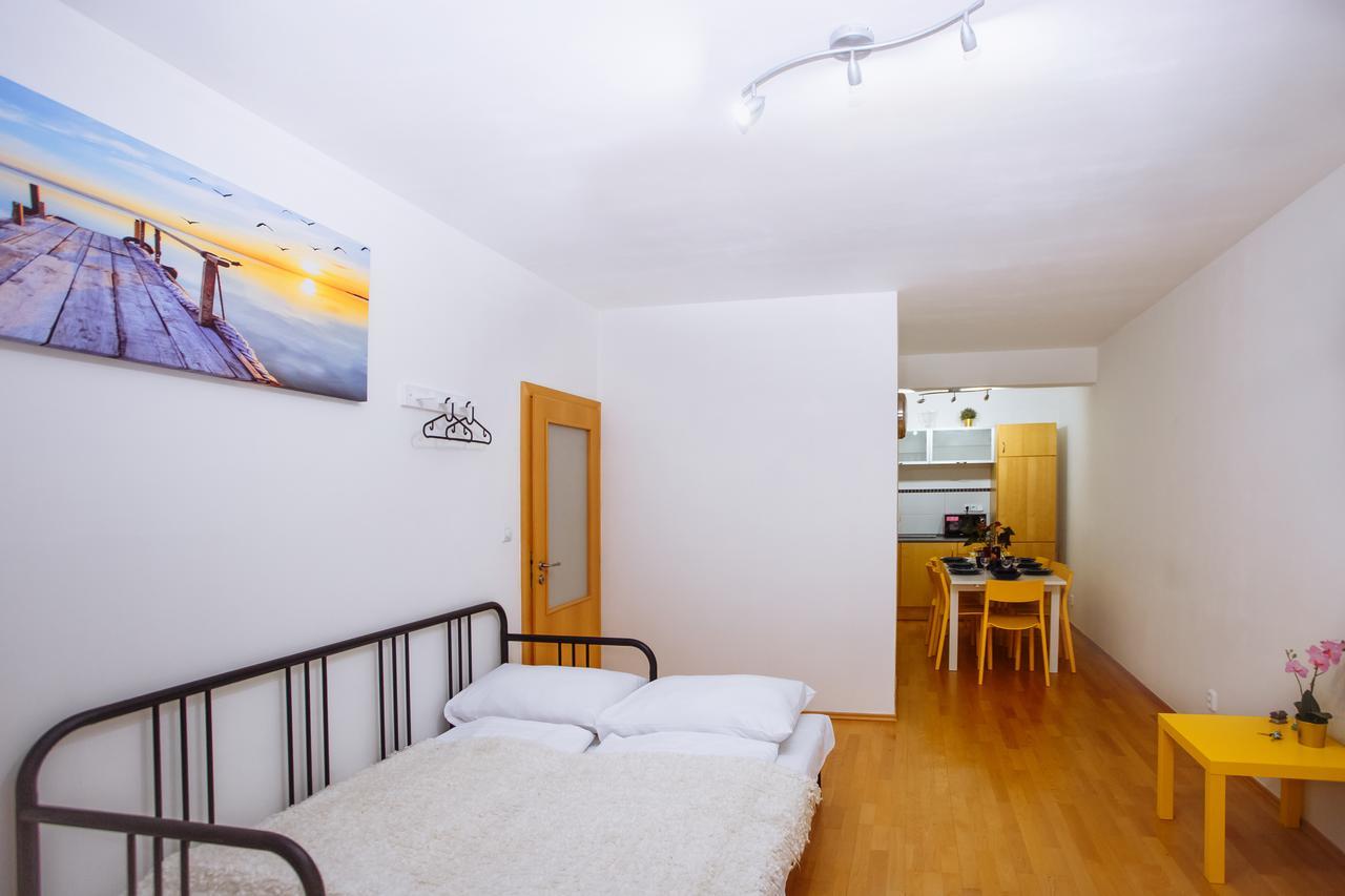 Beautiful Apartment In Central Residence Prague Exterior photo